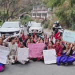 खुर्पाताल क्षेत्र में मदिरा की दुकान के विरोध में ग्रामीणों मैं आक्रोश किया  चक्का जाम वार्ता के आश्वासन पर खुला मार्ग