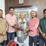 भाजपा मंडल कार्यकर्ताओं ने पूर्व मुख्यमंत्री को पद्म भूषण से सम्मानित होने पर