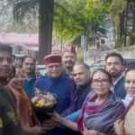 प्रभारी मंत्री खजान दास का सरोवर नगरी पहुंचने पर कार्यकर्ताओं ने किया स्वागत