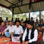 सड़क और पानी की मांग को लेकर भूमियाधार के ग्रामीणों ने किया एक दिवसीय धरना प्रदर्शन
