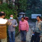 देहरादून से आई टीम ने ज्योलीकोट में पानी के लिए नमूने