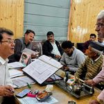 जन संवाद दिवस पर पंप आपरेटरों व लाइनमैनों के लंबित मानदेयों का मुद्दा छाया रहा ब्लाक प्रमुख गंभीर